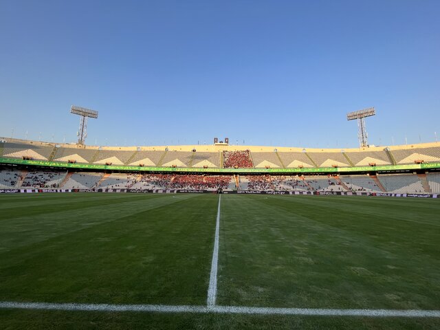 واکنش هاشمی نسب به شعارهای هواداران پرسپولیس/ علی کریمی تشویق شد