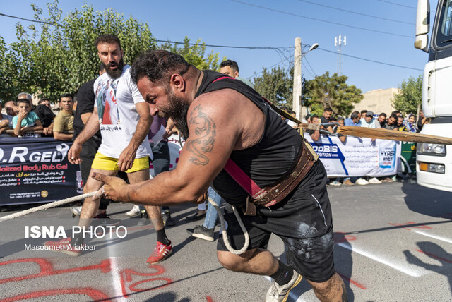 این عکس تزئینی است قویترینهای کارگری ایران در بافق یزد جدال کردند