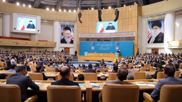 عدالتخواه شدن جامعه در گرو تربیت و آموزش صحیح در نهاد آموزش و پرورش است عدالتخواه شدن جامعه در گرو تربیت و آموزش صحیح در نهاد آموزش و پرورش است