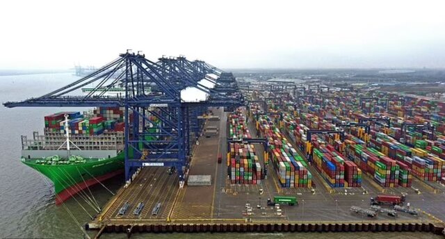 آغاز اعتصاب ۸ روزه کارگران بزرگترین بندر انگلیس آغاز اعتصاب ۸ روزه کارگران بزرگترین بندر انگلیس