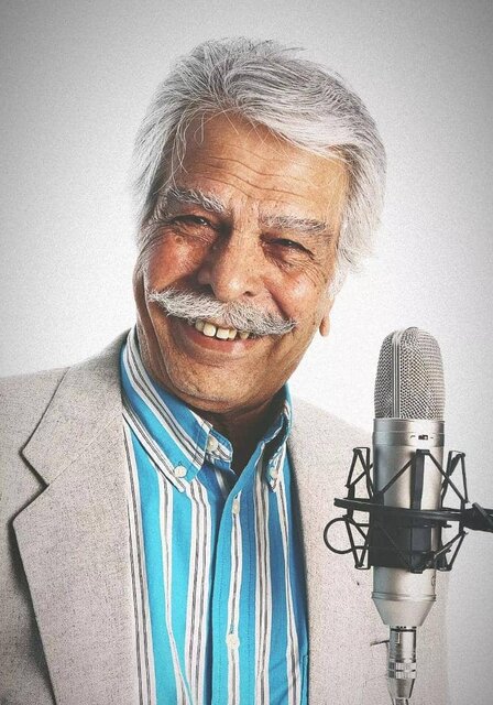 عکسی که توسط شهراد بانکی منتشر شد ثبت خندهای کمیاب از منوچهر اسماعیلی در یک عکس