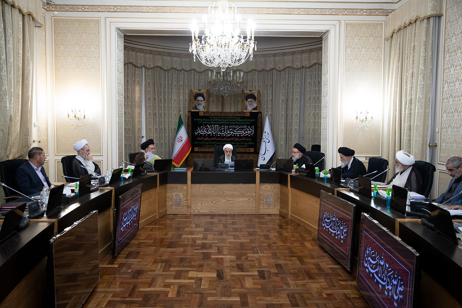 فلسفه وجودی مسئولیت در نظام جمهوری اسلامی خدمت به مردم است