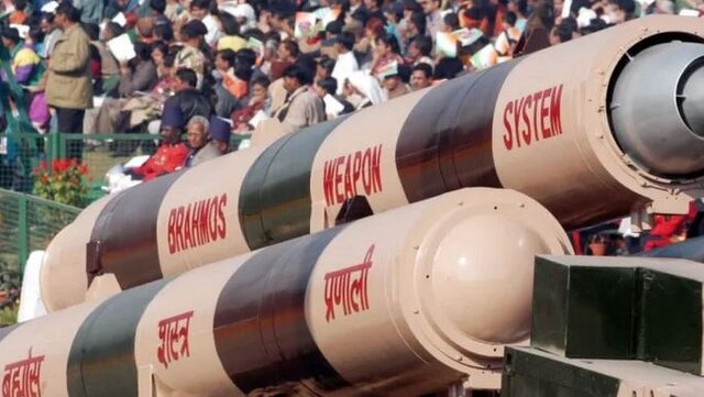 موشک کروز براهموس هند ۳ تن از افسرانش را به دلیل "شلیک تصادفی موشک" به پاکستان اخراج کرد