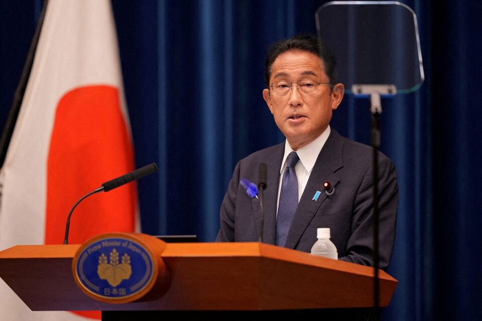 نخست‌وزیر ژاپن به دلیل روابط اعضای حزبش با جنبش مذهبی جنجالی عذرخواهی کرد