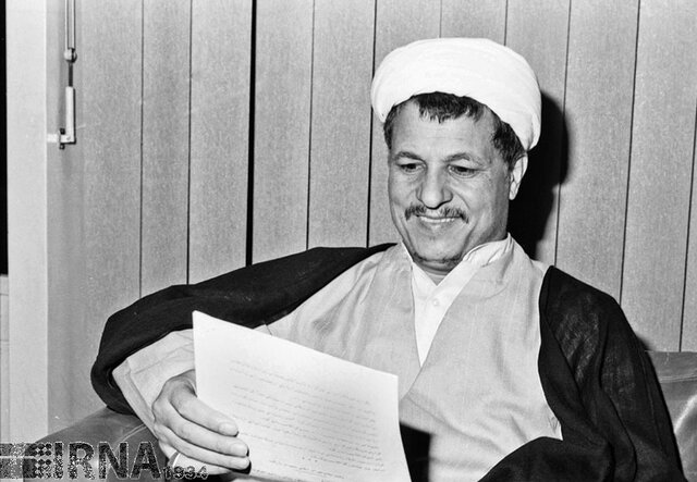 مردی که زیاد می‌نوشت/ از خاطره‌نویسی‌های روزانه تا تقویم یادداشت‌های محرمانه