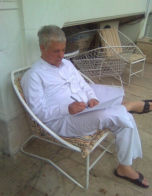 مردی که زیاد می‌نوشت/ از خاطره‌نویسی‌های روزانه تا تقویم یادداشت‌های محرمانه