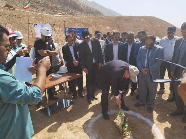 پروژه احداث کارخانه کاغذ سنگی در سرابله کلنگ‌زنی شد/ گاز به روستای «چم روته» رسید