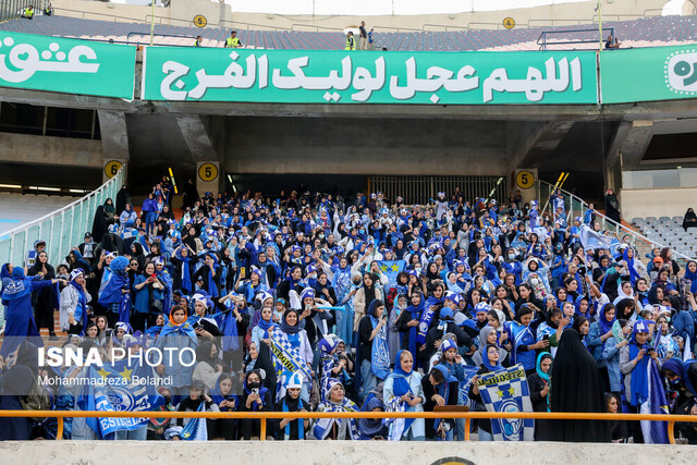 حضور ۳۰ هزار تماشاگر در بازی استقلال - ملوان/ زیرساختهای حضور زنان فراهم نیست حضور ۳۰ هزار تماشاگر در بازی استقلال - ملوان/ زیرساختهای حضور زنان فراهم نیست