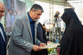 مراسم آغاز عملیات احداث آبشیرین کن هفتاد هزار متر مکعب در شبانه روز با حضور محمد اسلامی رییس سازمان انرژی اتمی در بوشهر