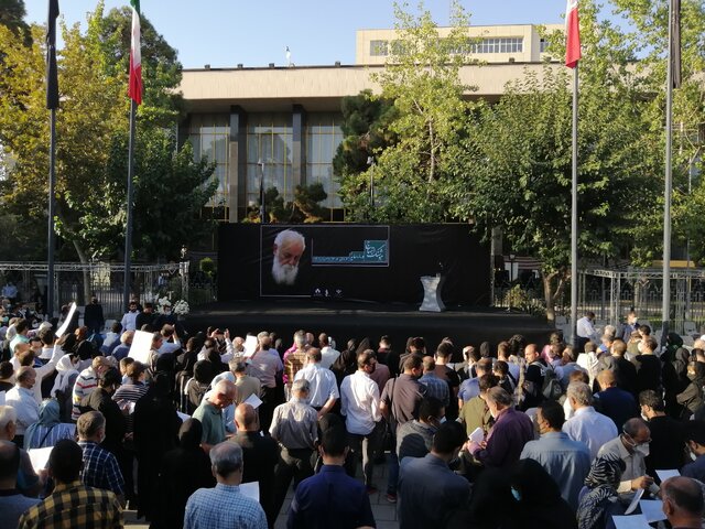 آغاز مراسم تشییع پیکر «سایه» در تهران - هفت گرد
