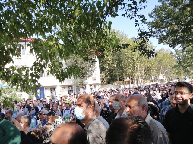 حاشیهنگاری ایسنا از مراسم تدفین هوشنگ ابتهاج در رشت