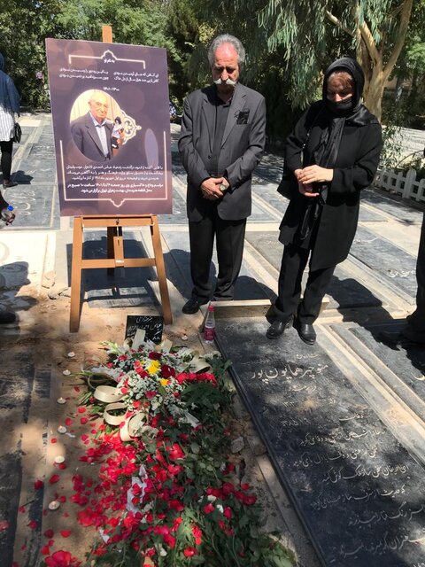عباس احمدی لالهزار در کنار منوچهر همایونپور به خاک سپرده شد