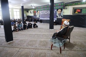 طلبه‌ها با نگاه مادی وارد حوزه علمیه نشوند