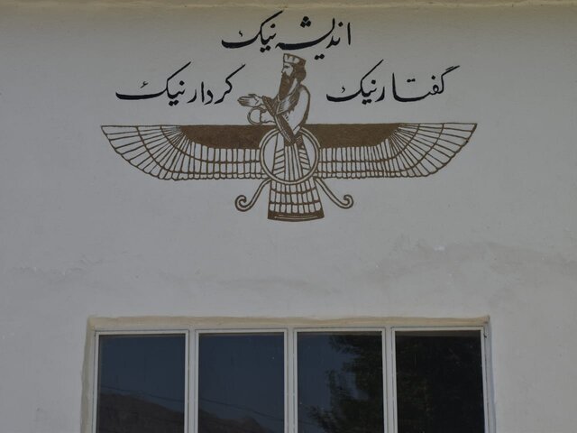 در شهر رفتگانِ بیبازگشت، بوی کُندر میآید با دود عود...