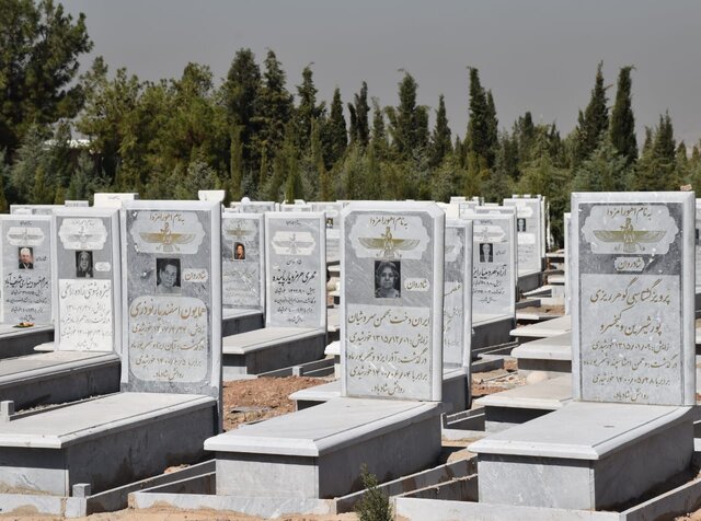 در شهر رفتگانِ بیبازگشت، بوی کُندر میآید با دود عود...