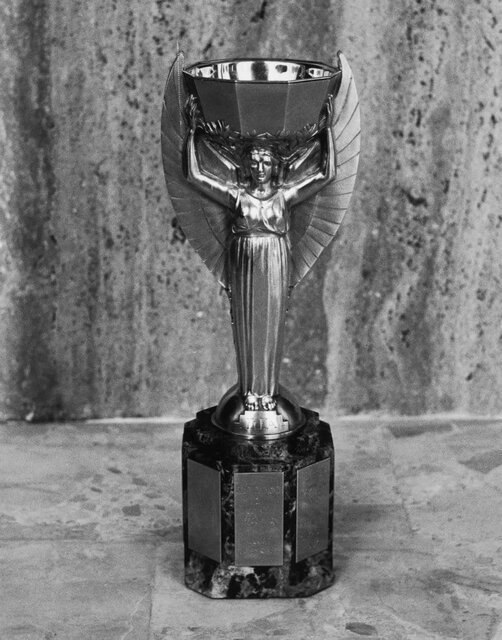 ۱۹۳۹ تا ۱۹۴۶: تب جام جهانی زیر آتش جنگ جهانی خاموش شد