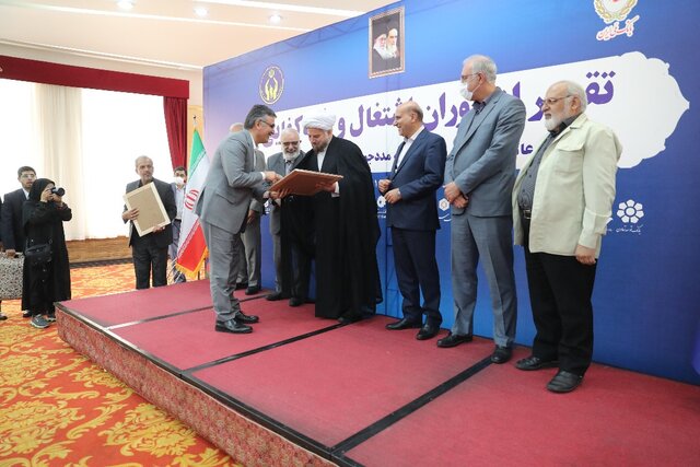 نظام بانکی در پرداخت تسهیلات به مددجویان کمیته امداد مصمم است
نظام بانکی در پرداخت تسهیلات به مددجویان کمیته امداد مصمم است