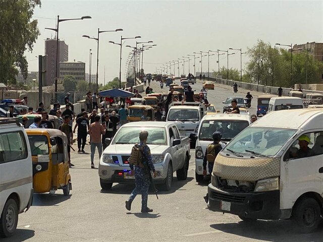 آغاز خروج حامیان صدر از منطقه سبز بغداد/ منع آمد و شد در عراق لغو شد