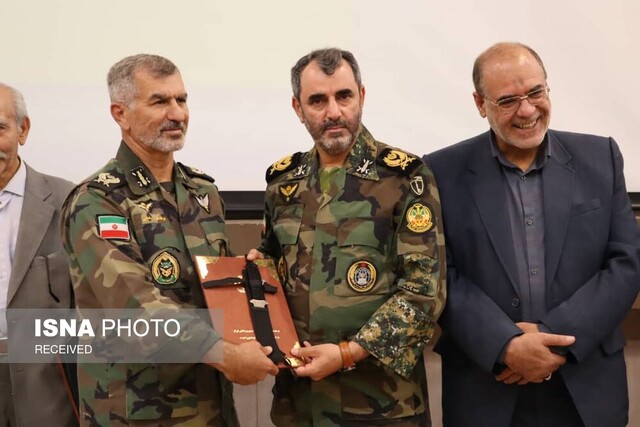 اختتامیه دوره تکاور و چتربازی در شیراز برگزار شد