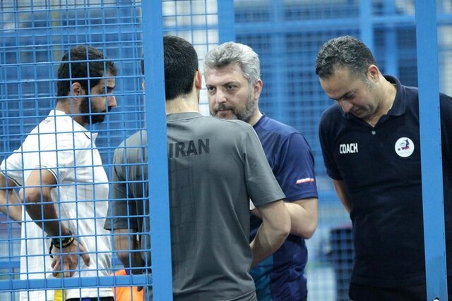 سرمربی که تیمش را از طریق واتساپ راهی فینال کرد