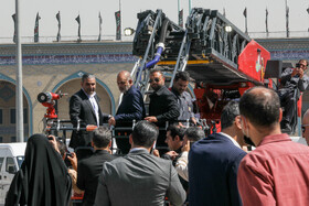 احمد وحیدی، وزیر کشور، در حاشیه بازدید از خودروهای عمومی و عمرانی واگذار شده به دهیاری‌ها و شهرداری‌ها