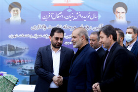 احمد وحیدی، وزیر کشور، در حاشیه مراسم خودروهای عمومی و عمرانی به شهرداری‌ها و دهیاری‌ها