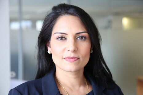 وزیر کشور انگلیس استعفا داد وزیر کشور انگلیس استعفا داد