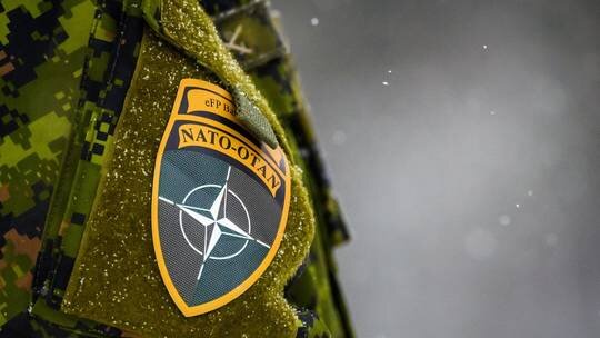 اشپیگل: ناتو برای تامین تجهیزات و یونیفرم زمستانی به ارتش اوکراین دست و پا می‌زند