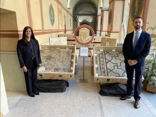 آمریکا موزائیک ۲۰۰۰ ساله را به ایتالیا پس داد آمریکا موزائیک ۲۰۰۰ ساله را به ایتالیا پس داد