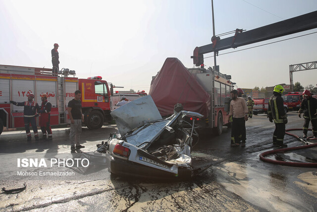 یک کشته و یک مجروح در واژگونی تریلی حامل گازوئیل در مشهد