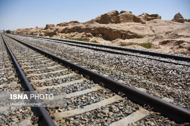 راهآهن راهش را از "مرجع علمی تپههای عصر آهن " جدا میکند؟