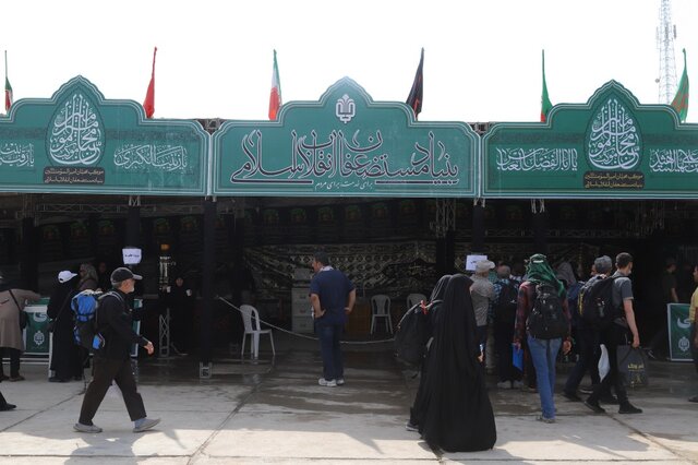 استقرار مواکب بنیاد مستضعفان درنقاط مرزی ششگانه / توزیع روزانه ۳۰ هزار پرس غذای گرم بین زائران