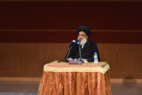 روحانیت باید مستقل اما همراه دولت باشد