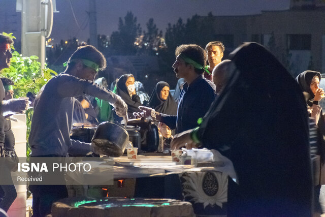 عکس آرشیوی است «حیاتنا حسین» شعار امسال شهرداری تهران برای اربعین/ استقرار موکبهای شهرداری در سامرا و کاظمین