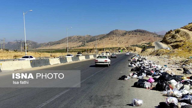 زباله های رها شده در ورودی یاسوج جمع آوری شد + عکس