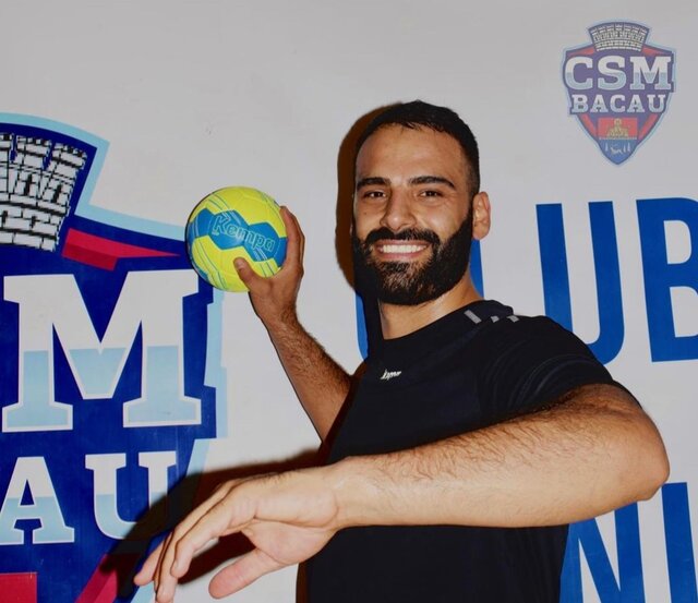 سجاد استکی به باکائو رومانی پیوست سجاد استکی به باکائو رومانی پیوست