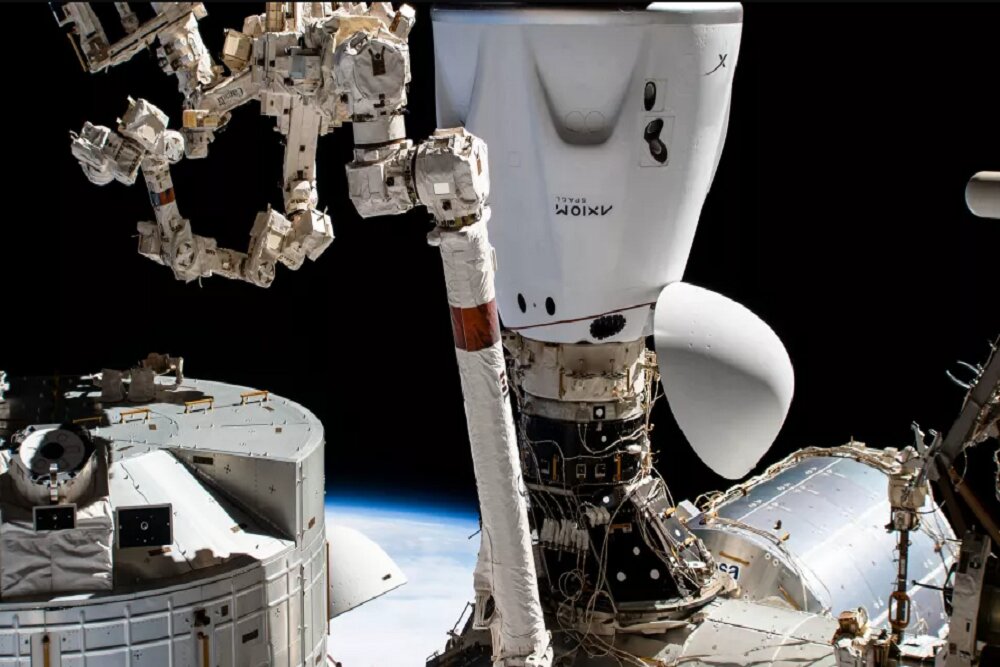 سفر فضانوردان کانادایی به فضا با کپسول شرکت "اسپیس ایکس"