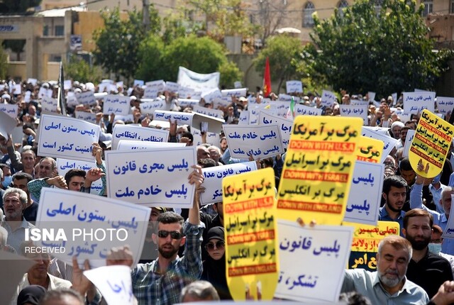 راهپیمایی نمازگزاران شیرازی در محکومیت اغتشاشات و حمایت از پلیس