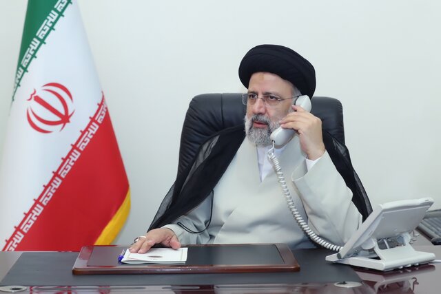 تماس تلفنی رئیسی با خانواده شهید حسین اجاقی/ تاکید بر جدیت دولت برای مجازات عاملان این جنایت