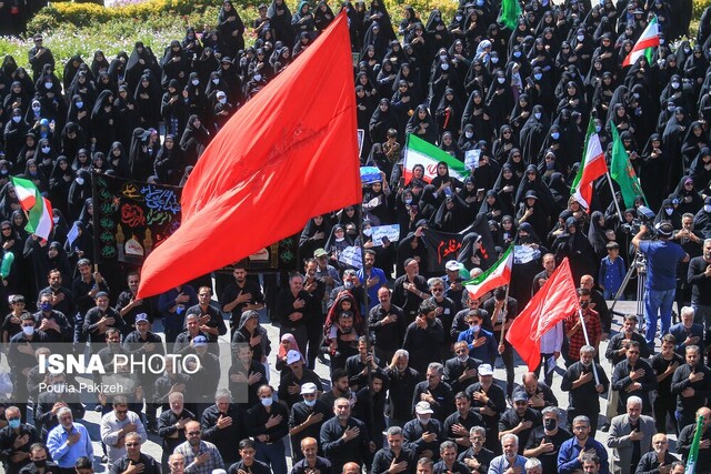 تجمع بزرگ عزاداران نبوی در پی هتک حرمت به مقدسات در همدان