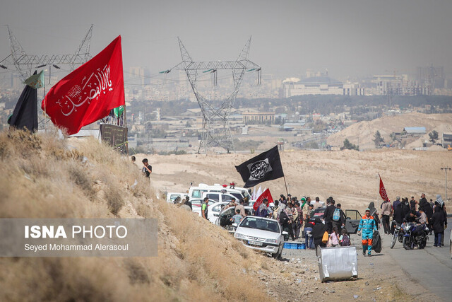 عکس از آرشیو تعداد زائران پیاده به مشهد به یک میلیون نفر خواهد رسید