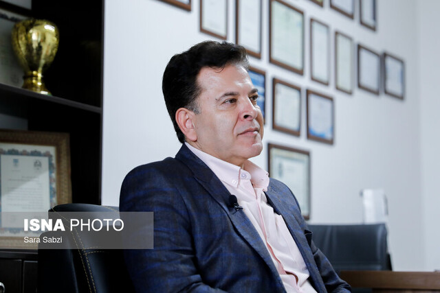 یک جادوگر گفت مرا با ۱۰۰ میلیون رئیس فدراسیون میکند/ ثابت کردم علیآبادی آسفالتکار است!