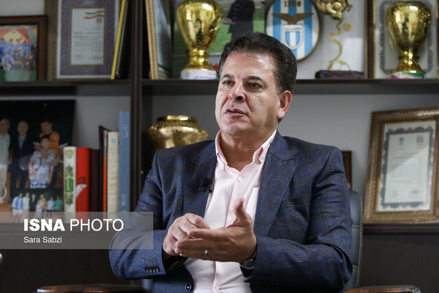 یک جادوگر گفت مرا با ۱۰۰ میلیون رئیس فدراسیون میکند/ ثابت کردم علیآبادی آسفالتکار است!