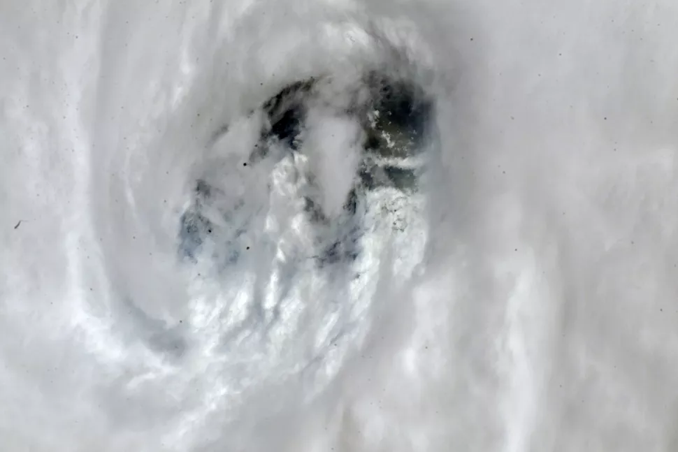 عکس فضانورد مقیم ایستگاه فضایی از طوفان یان