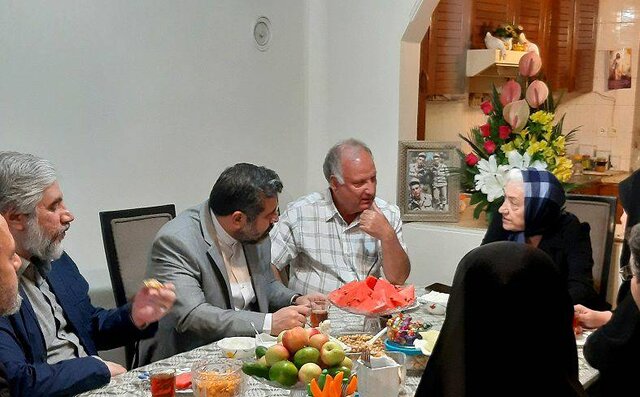 دیدار وزیر ارشاد با خانواده شهدای مسیحی دفاع مقدس دیدار وزیر ارشاد با خانواده شهدای مسیحی دفاع مقدس