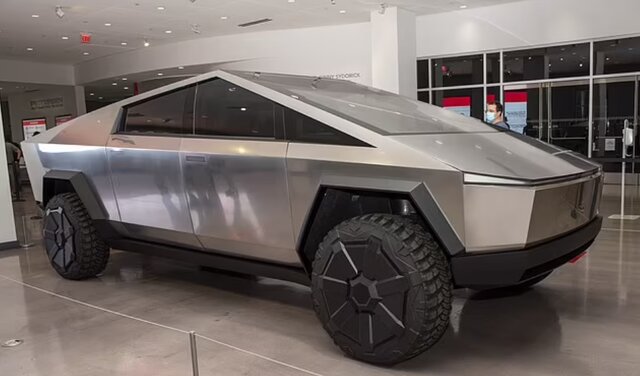 تسلا از ربات "اپتیموس" رونمایی کرد