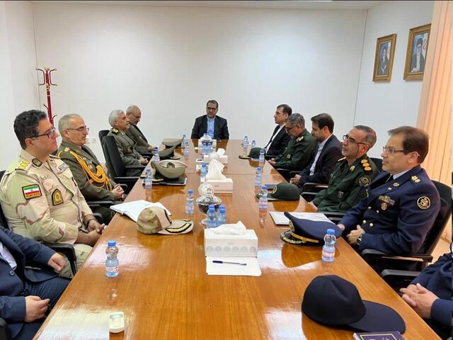 وفد من لجنة الصداقة العسکریة الإيرانية المشترکة یزور مسقط