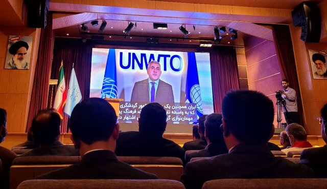 ضرغامی: دنیا دوست دارد ایران را ببیند، دشمن نمیگذارد