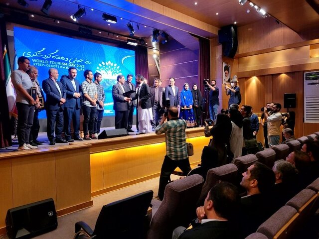 ضرغامی: دنیا دوست دارد ایران را ببیند، دشمن نمیگذارد