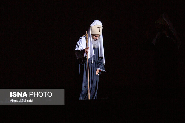 عکس تزئینی ست جشنواره تئاتر استان سمنان در شاهرود برگزار می شود